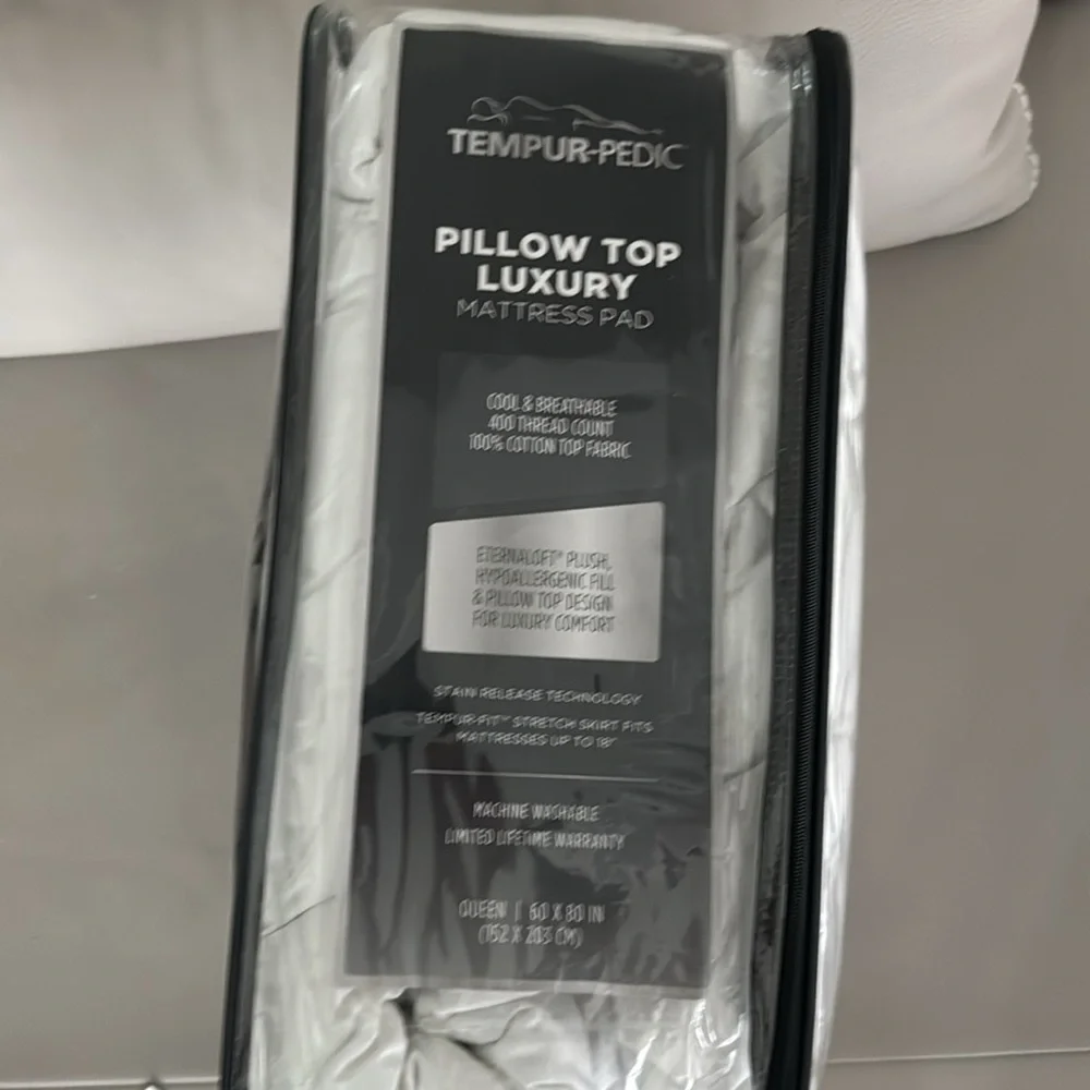 TEMPUR PEDIC White Tempurpedic Pillow Top Luxury Mattress Pad Queen